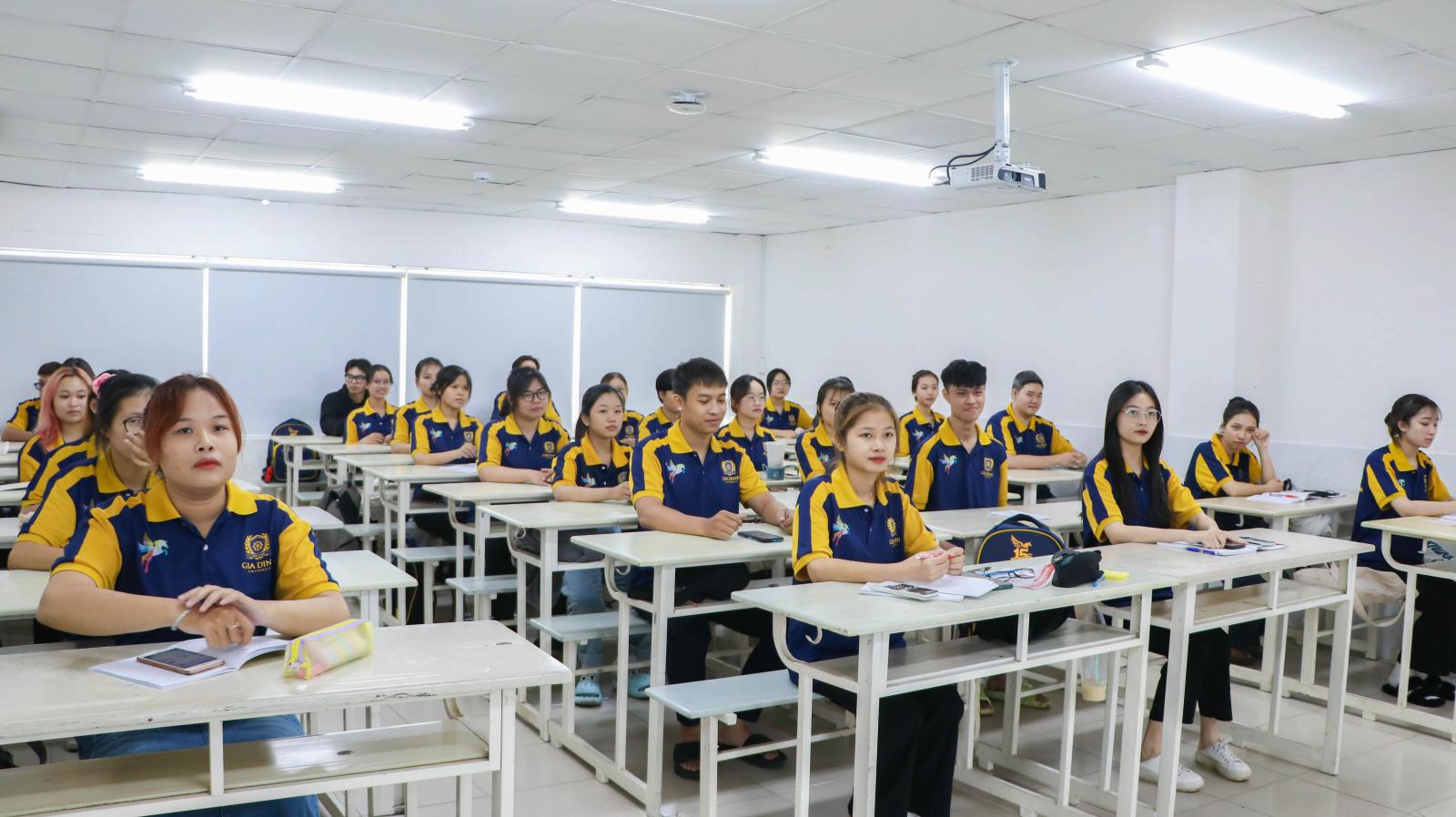 Các yếu tố chính ảnh hưởng đến học phí ngành marketing tại Việt Nam