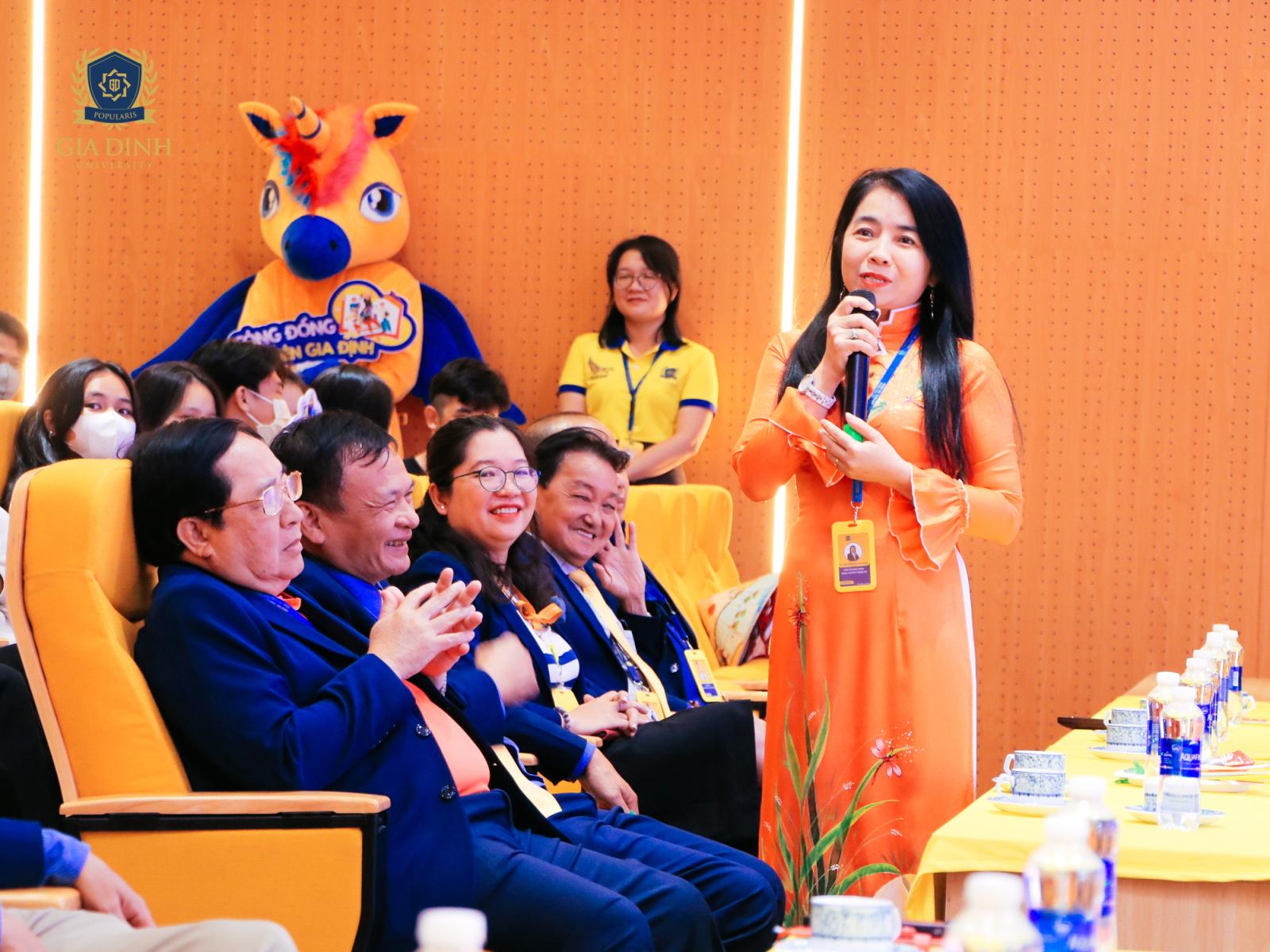 Chuyên gia tư vấn tuyển sinh đưa ra lời khuyên cho học sinh