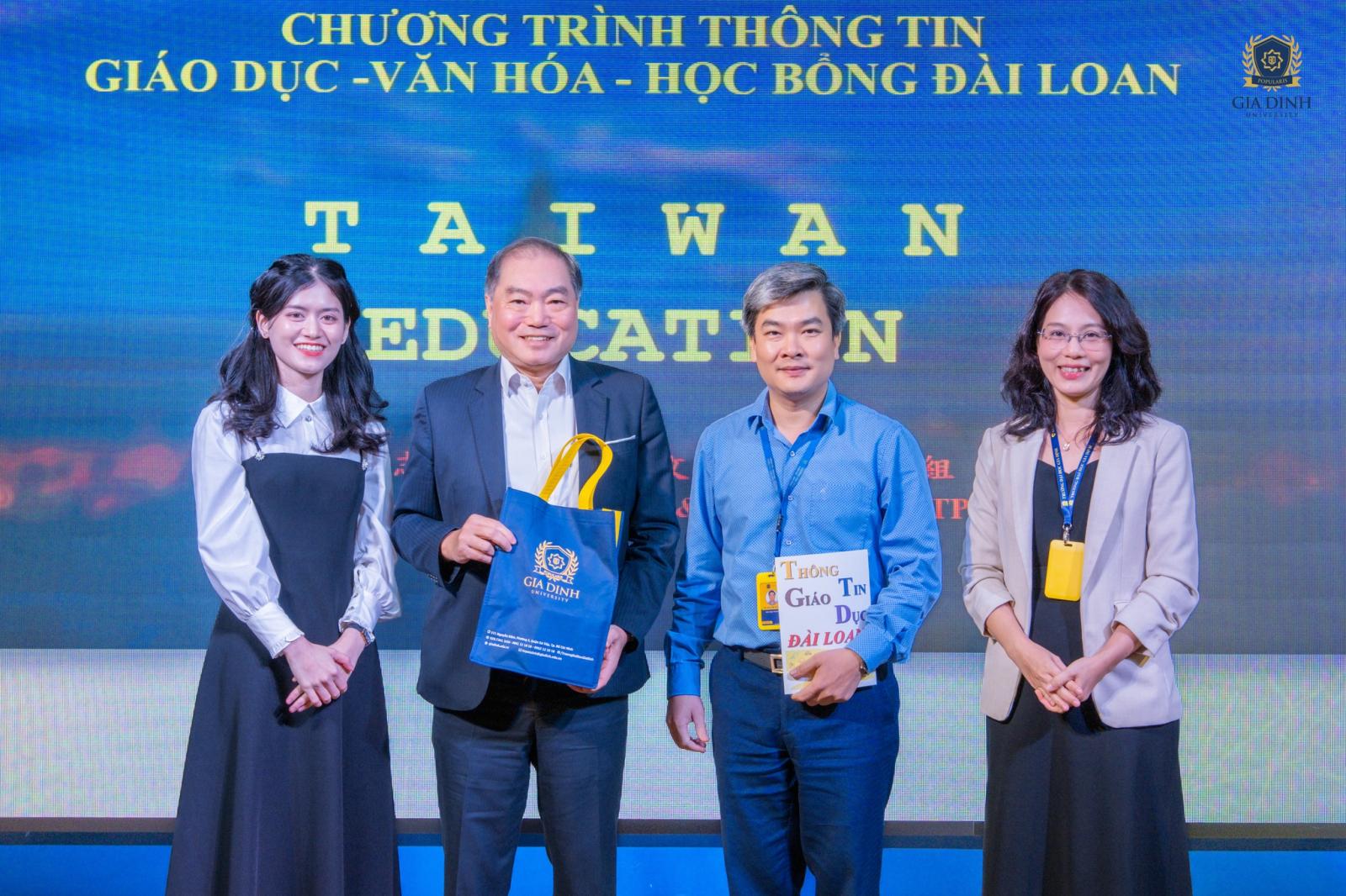 cơ hội học bổng đại học cho sinh viên