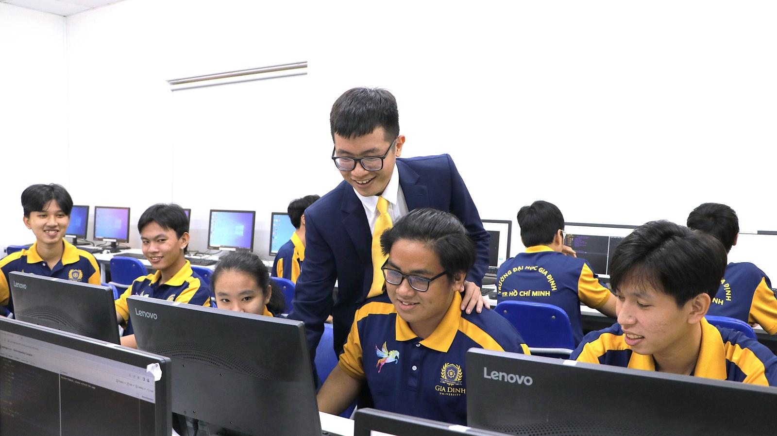 Cơ hội nghề nghiệp rộng mở cho sinh viên tốt nghiệp khối D