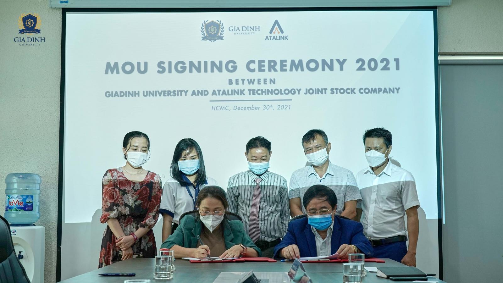 Học bổng gắn kết doanh nghiệp mở ra cơ hội học tập cho sinh viên