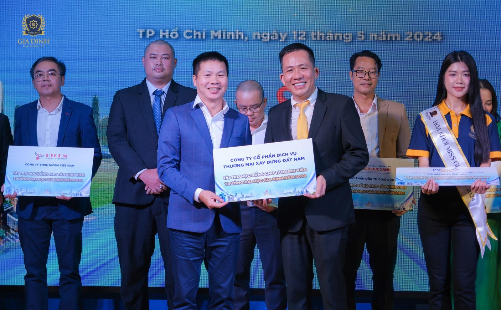 Học bổng tài trợ học tập giấc mơ đại học