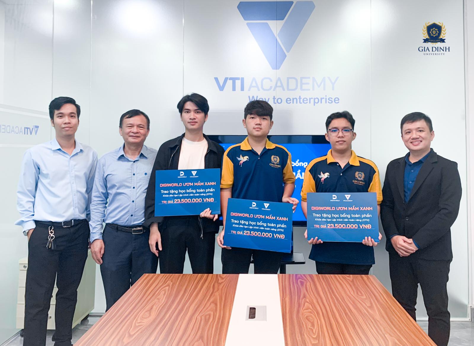 Học bổng toàn phần ngành truyền thông đa phương tiện