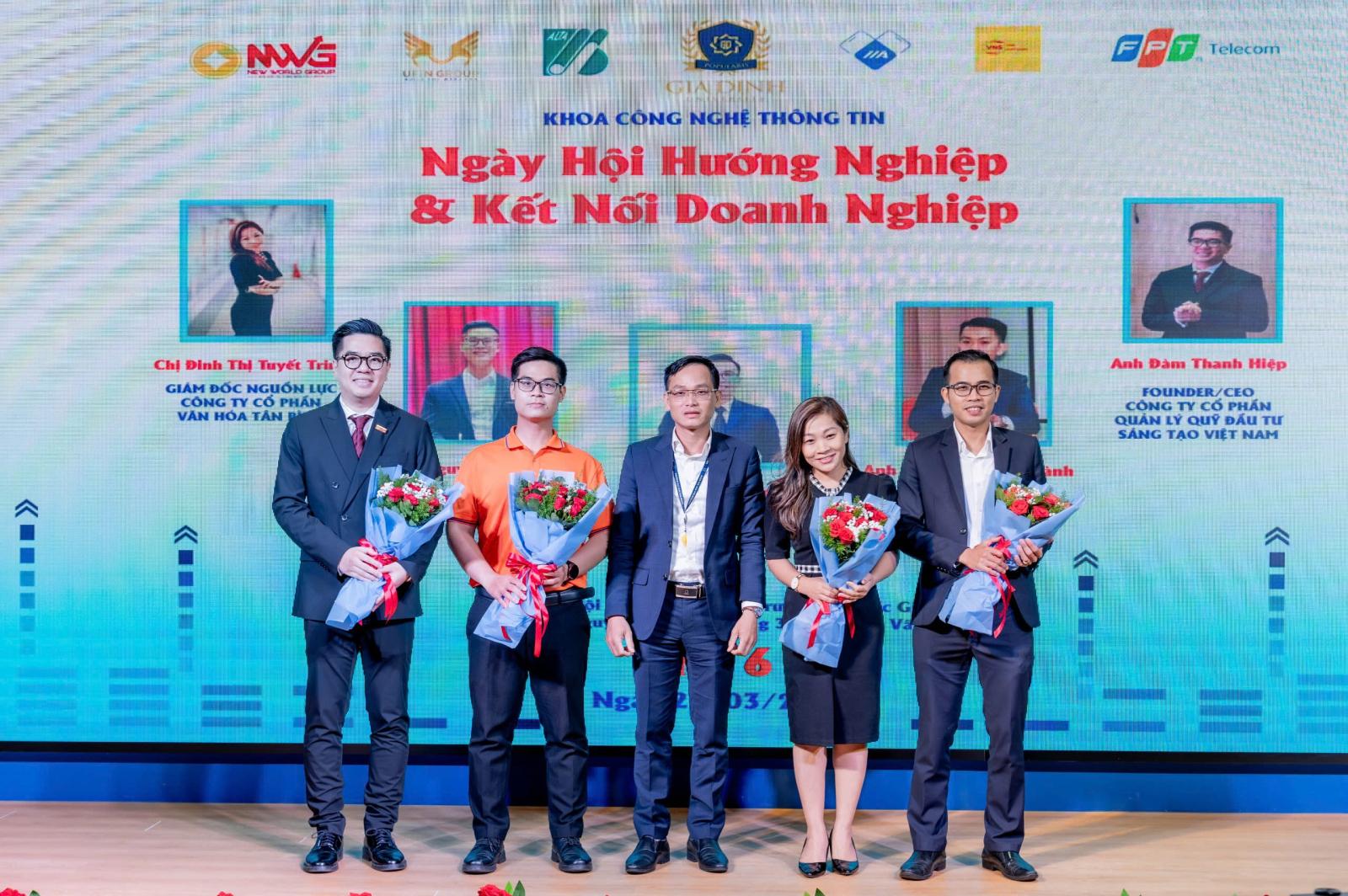 Học hỏi kinh nghiệm từ các sinh viên đi trước để có sự chuẩn bị tốt nhất