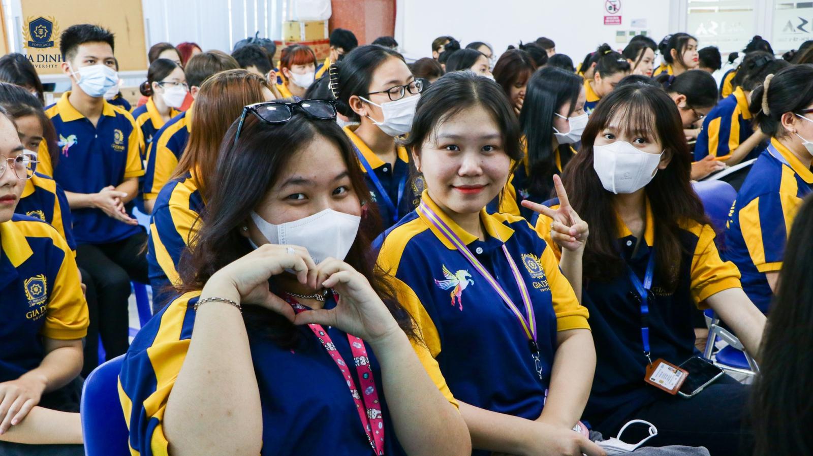 hoc-phi-dai-hoc-gia-dinh-2024