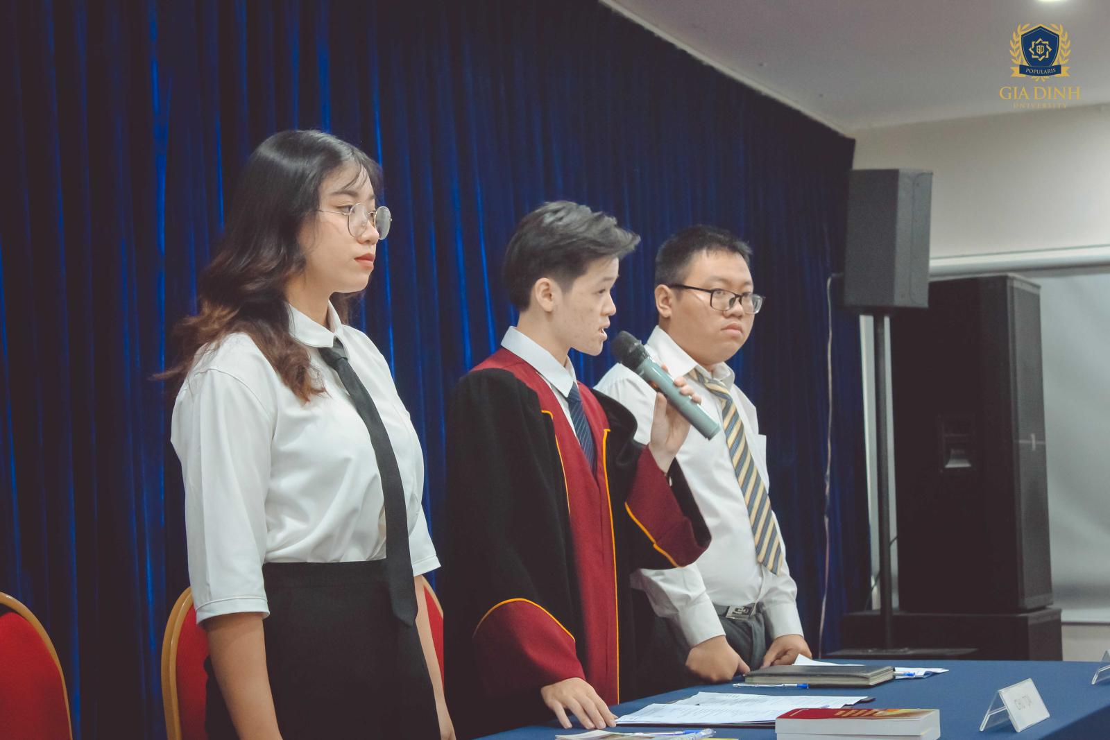 So sánh học phí giữa các ngành khác nhau