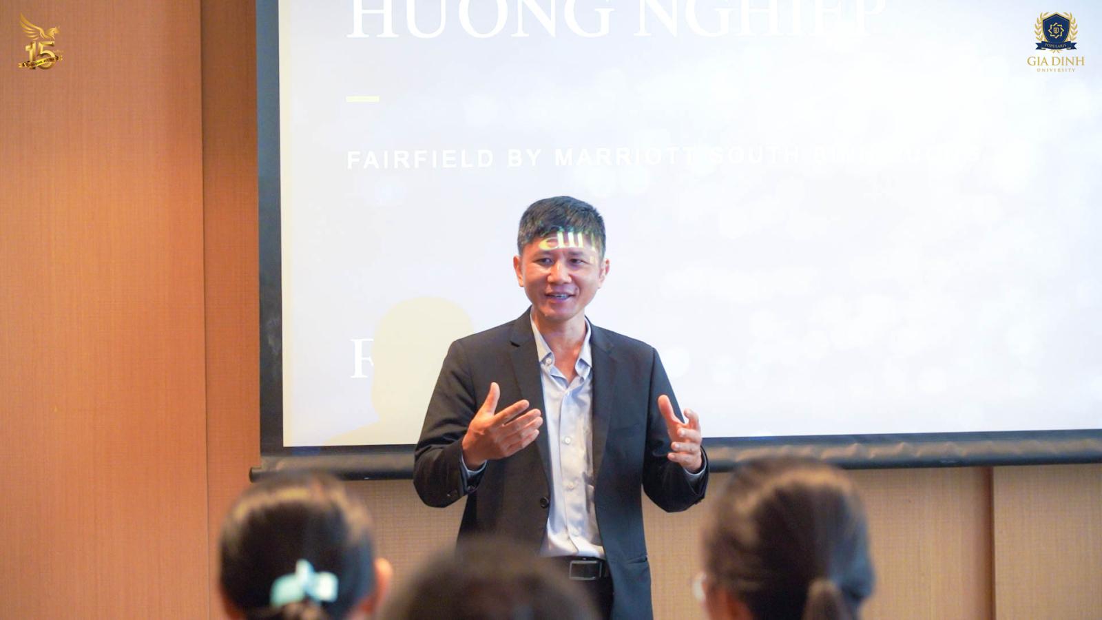 hoc-phi-nganh-quan-tri-khach-san-tai-dai-hoc-gia-dinh