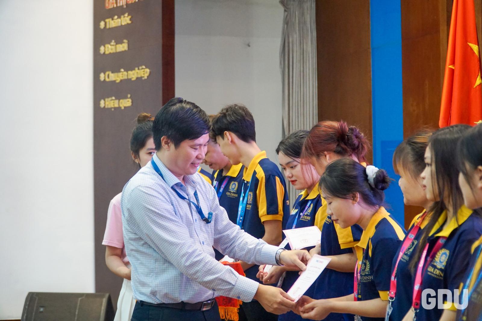 Học phí ngành thương mại điện tử tại các trường