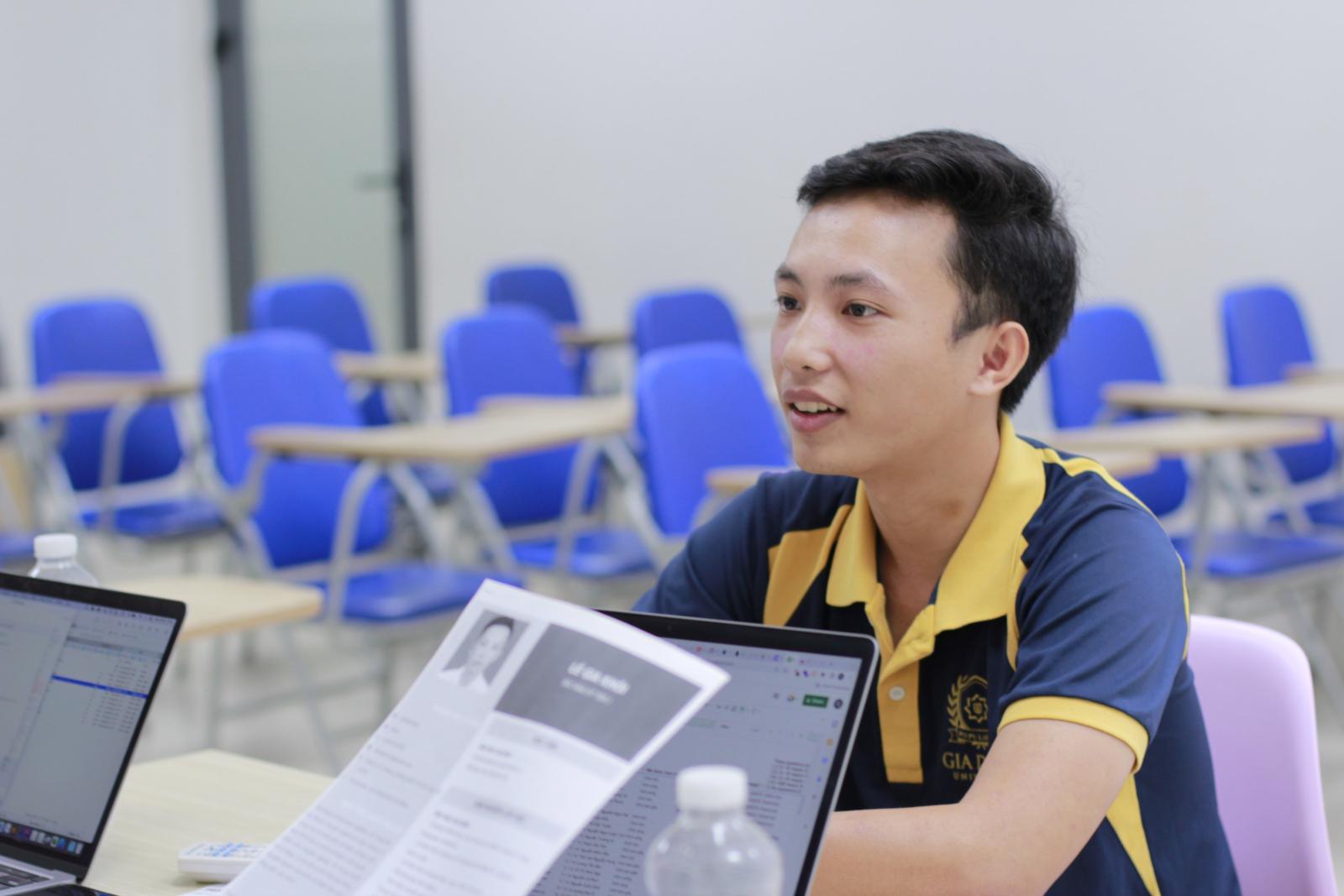 Ngoài học phí chính, sinh viên thiết kế đồ họa cần chuẩn bị cho chi phí sinh hoạt, vật tư học tập và hoạt động ngoại khóa.