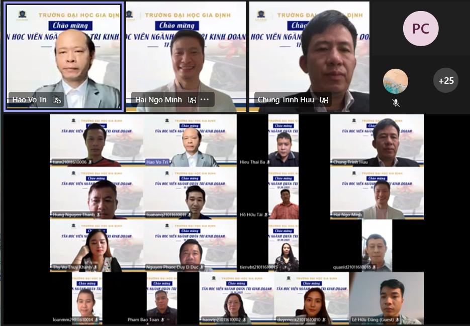 Học sinh vui mừng vì đạt kết quả cao trong kỳ thi