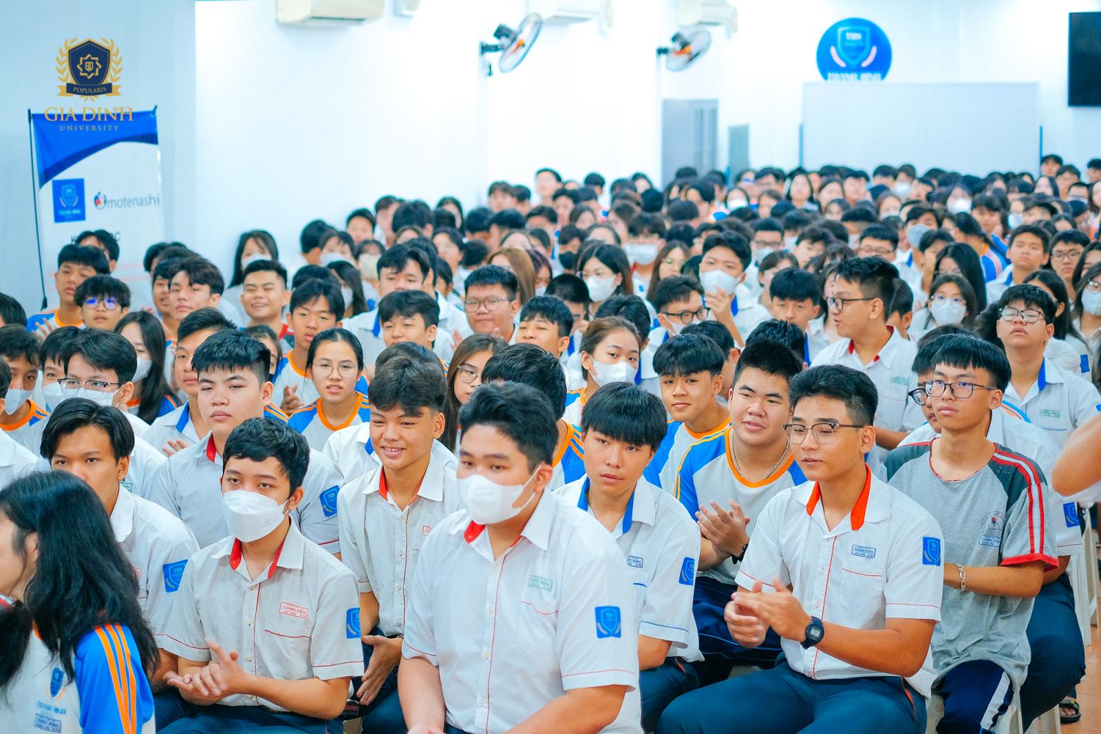 Học sinh khối A được tư vấn hướng nghiệp để chọn ngành học phù hợp