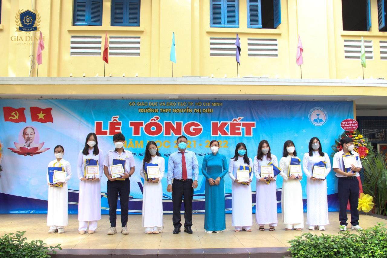 hoc sinh thi dai hoc