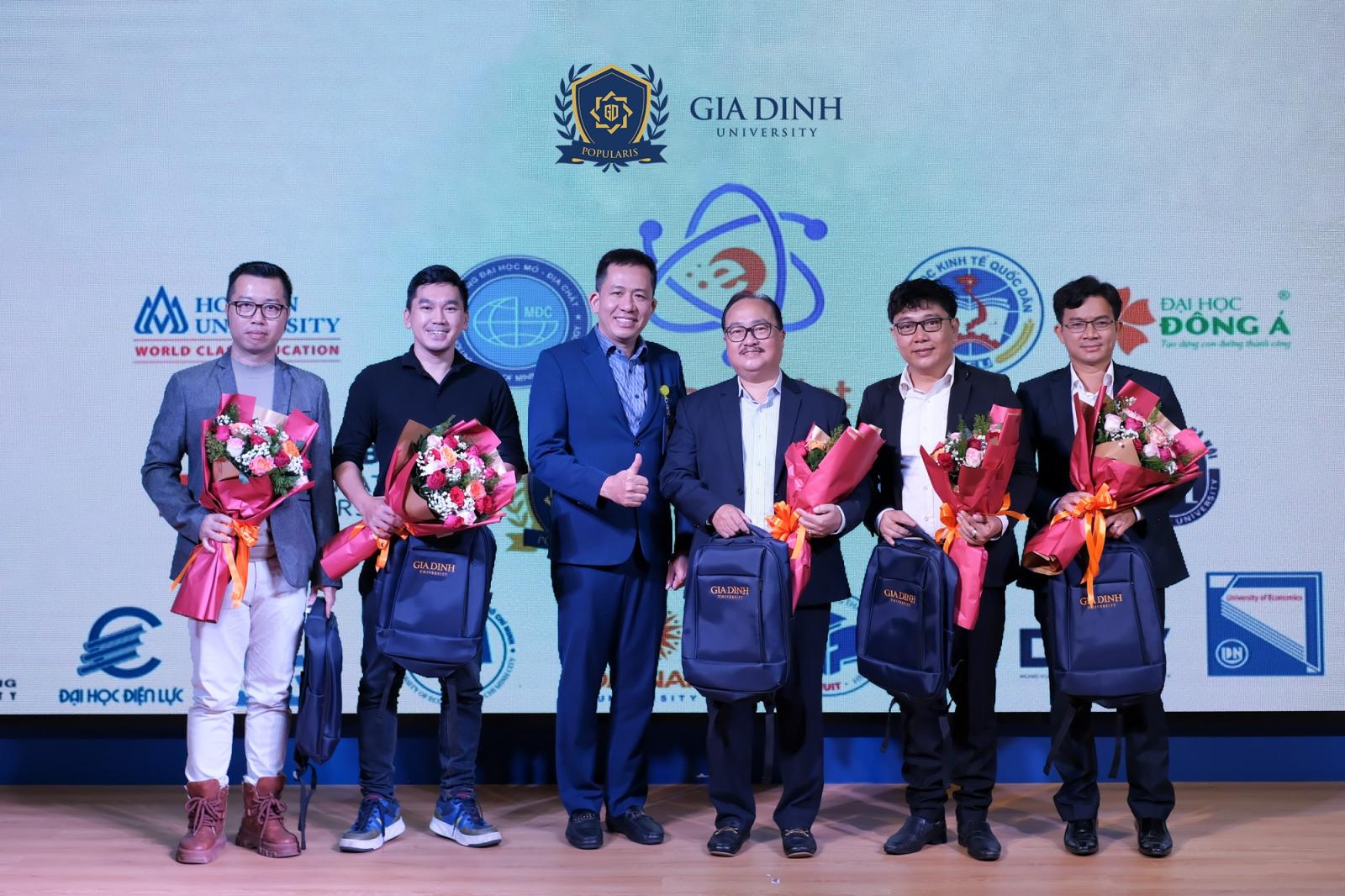 Kinh nghiệm làm việc quan trọng hơn bằng cấp sau đại học trong một số trường hợp