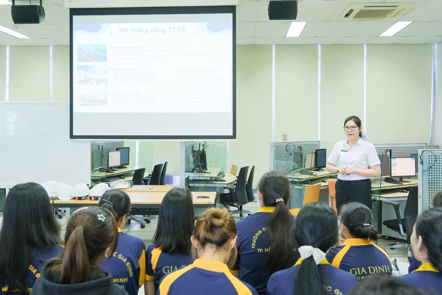 Ảnh minh họa cho việc nắm bắt sự thay đổi và vững bước tiến lên trong tương lai