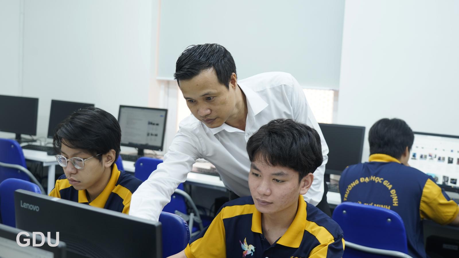 Ngành công nghệ thông tin: Cơ hội việc làm rộng mở, mức lương hấp dẫn