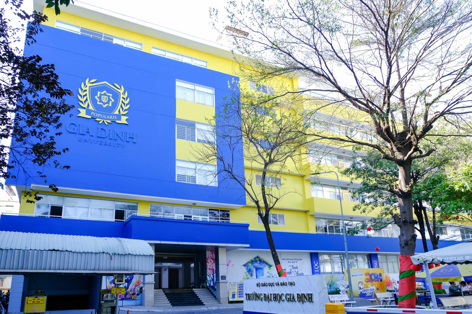 Nhà thiết kế nội thất