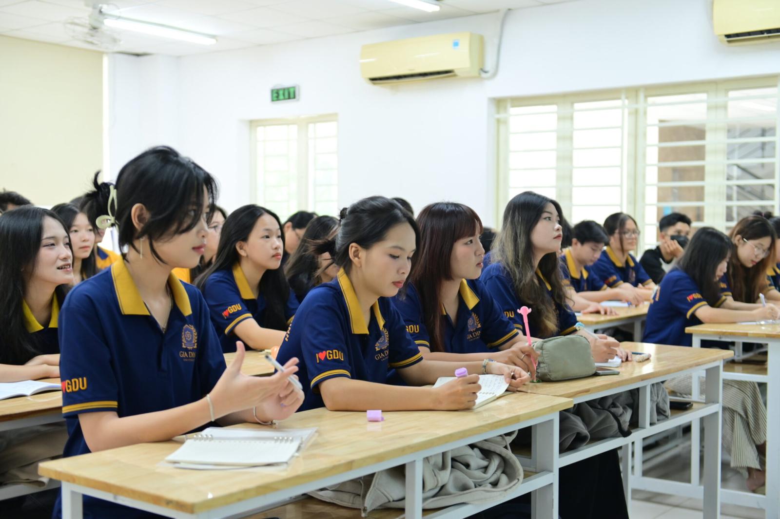 vi-du-phan-tich-de-an-tuyen-sinh-dai-hoc-gia-dinh