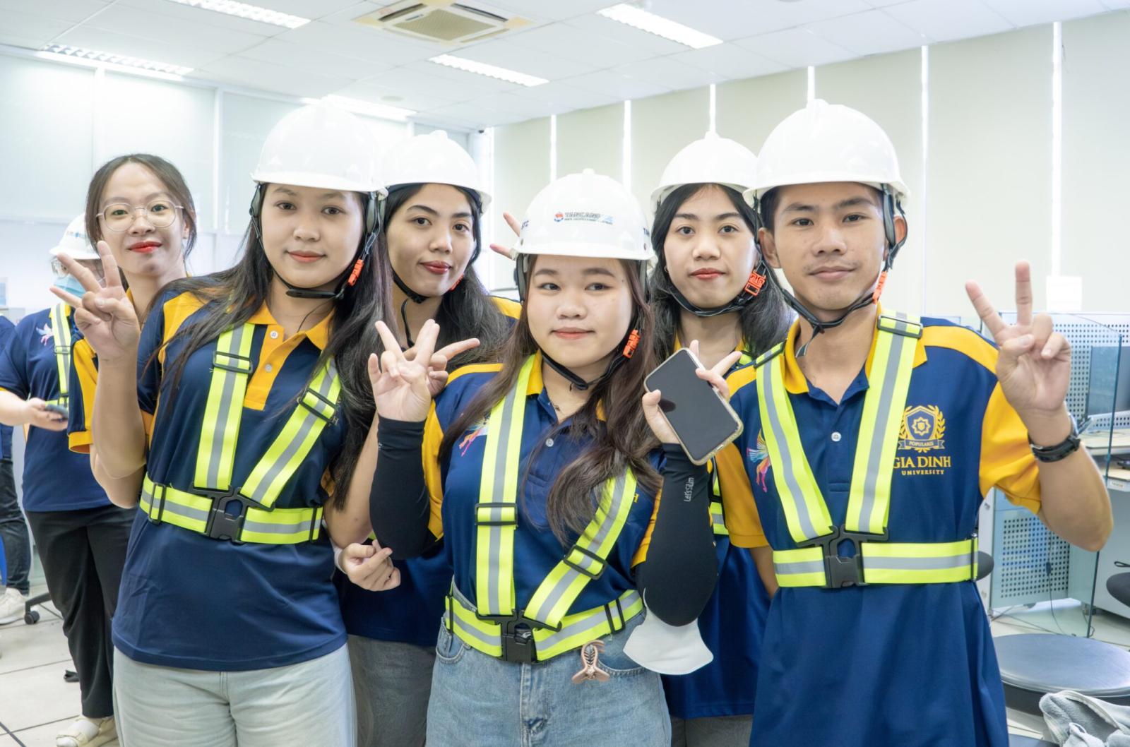 phân tích ví dụ thực tế chọn ngành