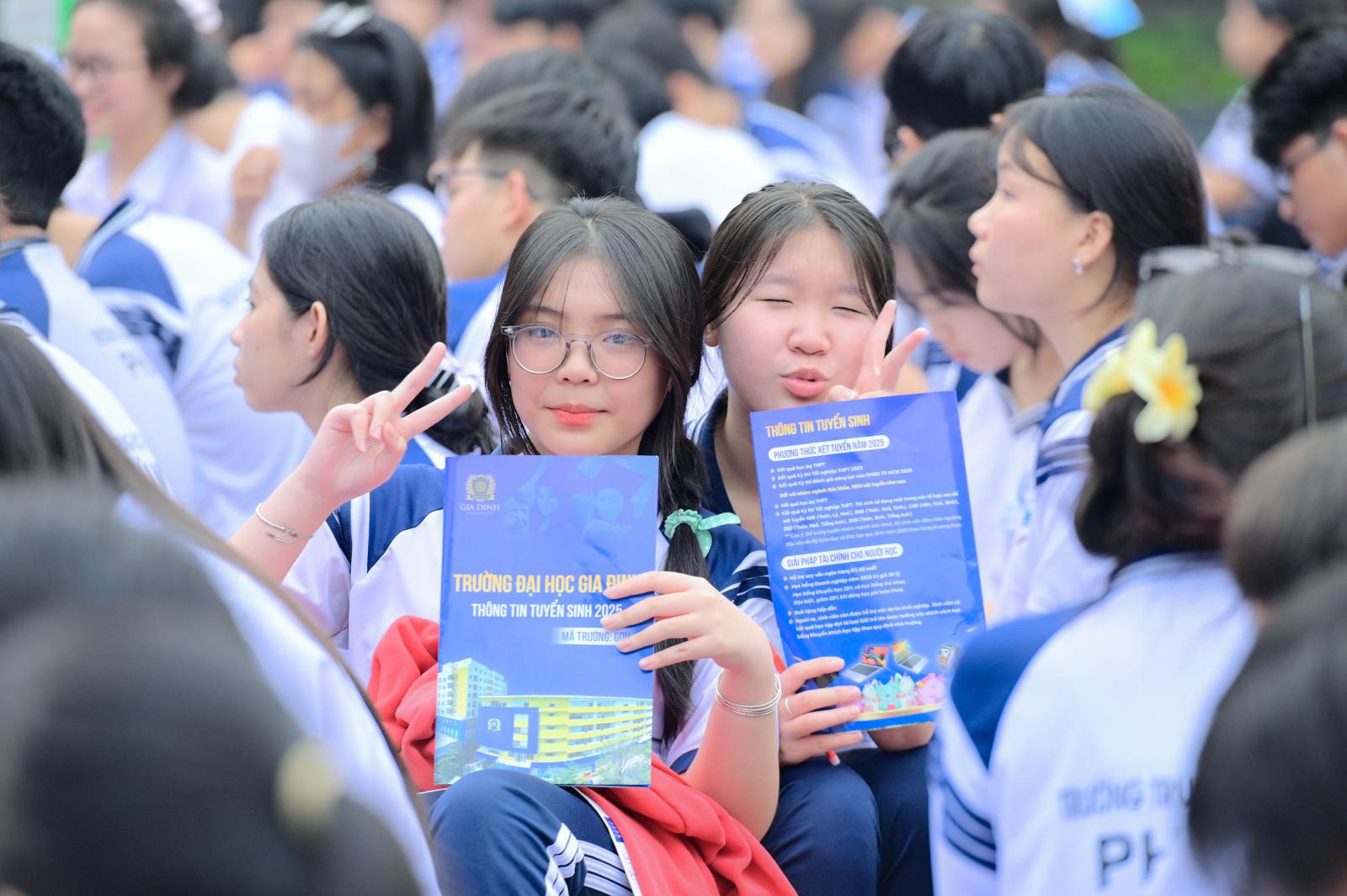 Đánh giá quá cao bản thân, sai lầm nghề nghiệp, không lắng nghe ý kiến