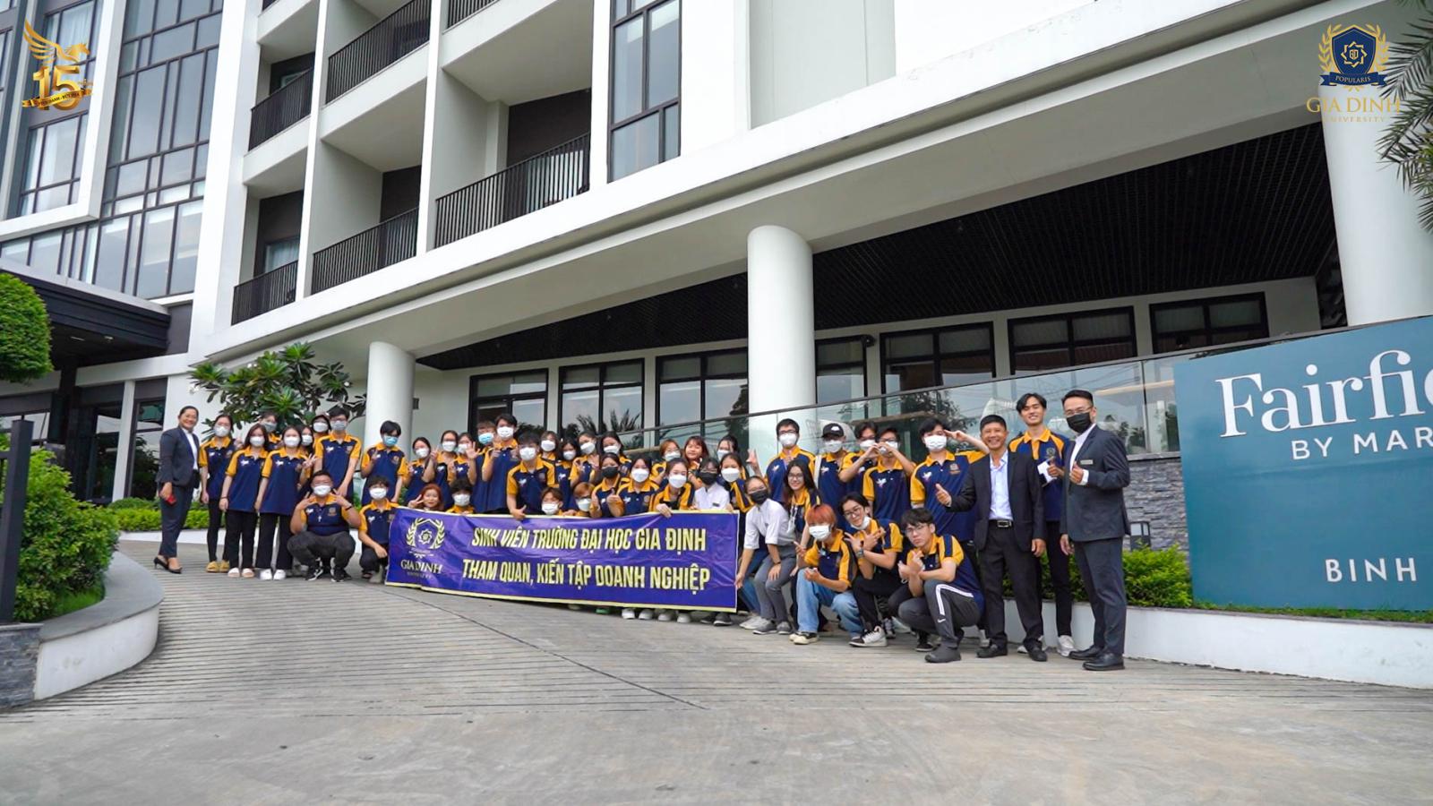 Sinh viên Đại học Gia Định trong lớp học quản trị khách sạn