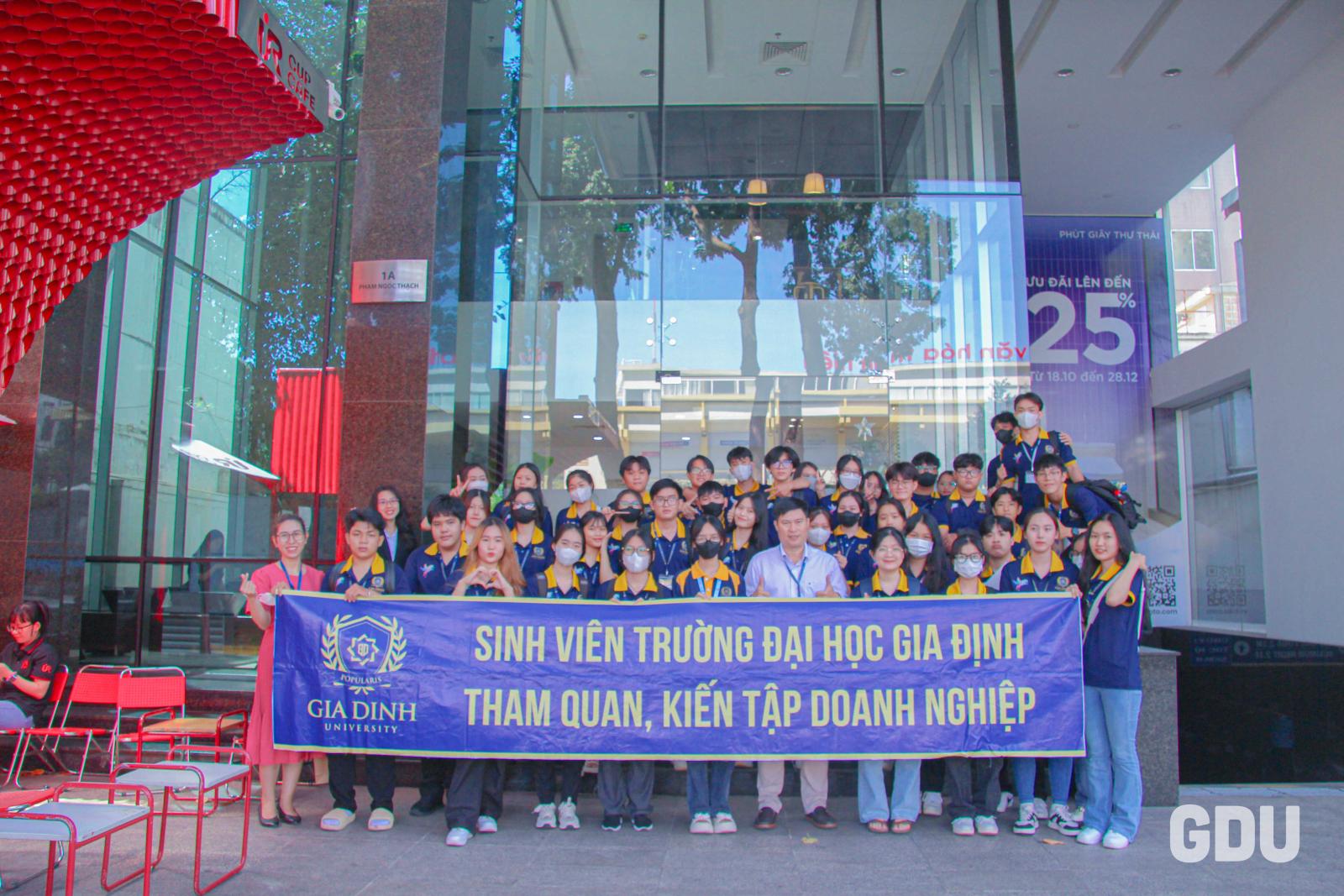 Sinh viên GDU ngành Marketing tham gia hoạt động thực tế