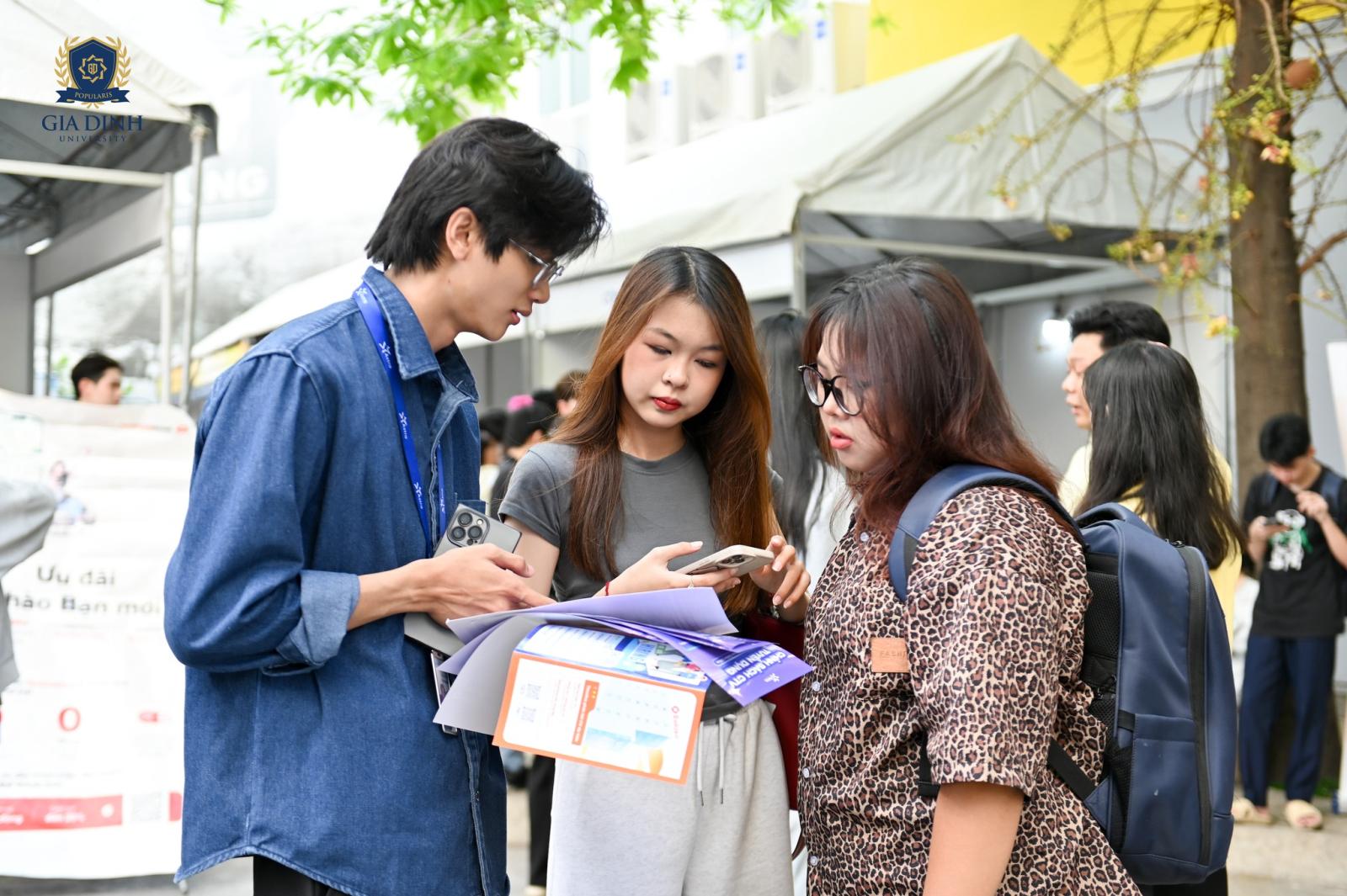 Sinh viên GDU tự tin tham gia sự kiện kết nối với các nhà tuyển dụng