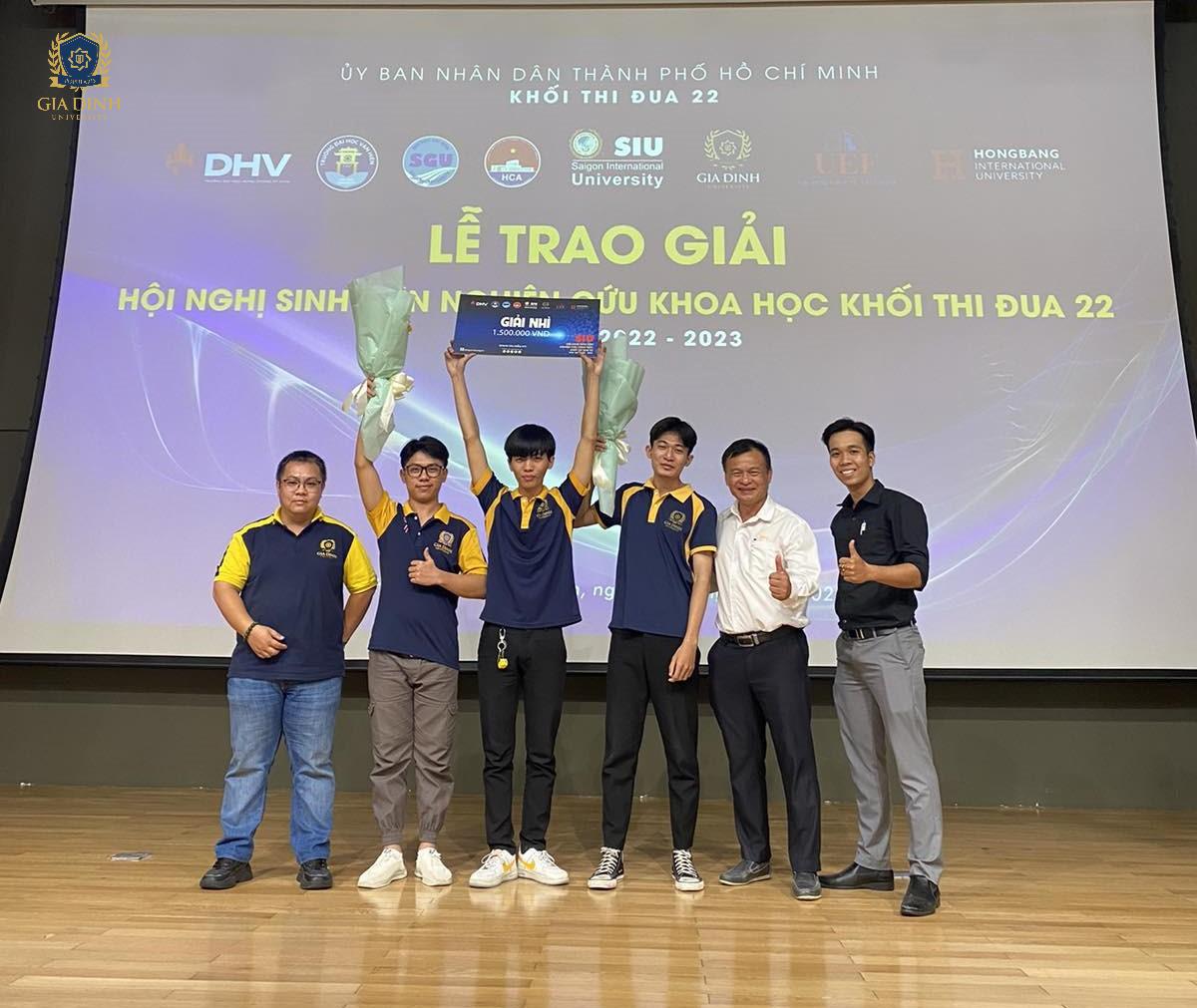 Sinh viên GDU tham gia nghiên cứu khoa học