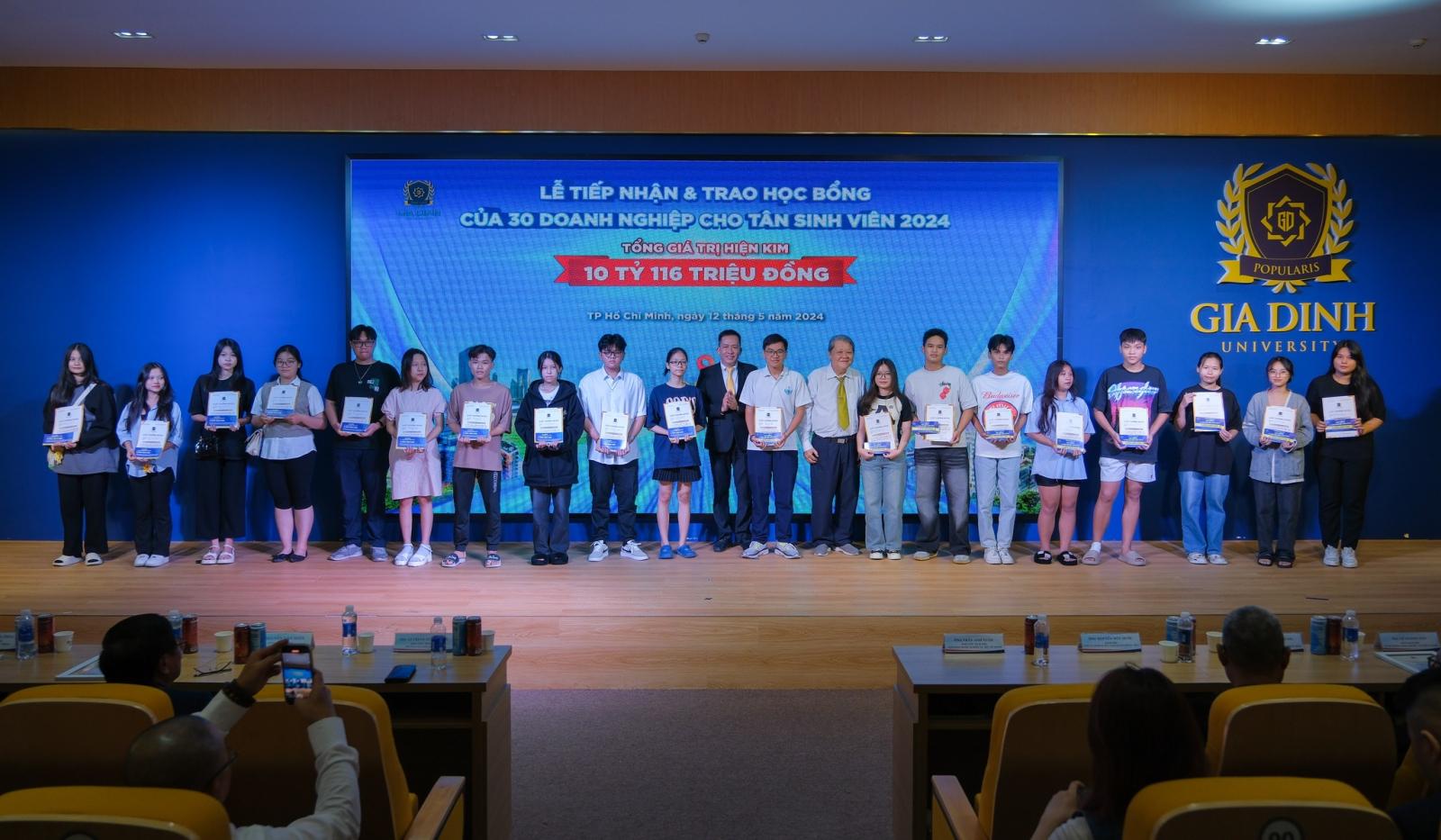 Sinh viên GDU tham gia sự kiện tư vấn học bổng song bằng