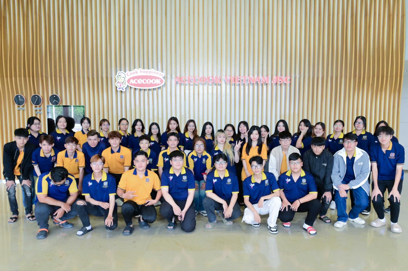 Sinh viên học thêm kỹ năng bổ trợ