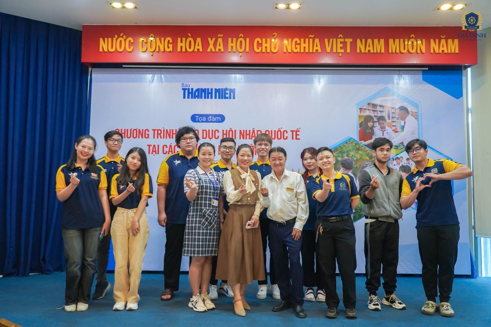 sinh-viên-ngôn-ngữ-học-ngoại-ngữ