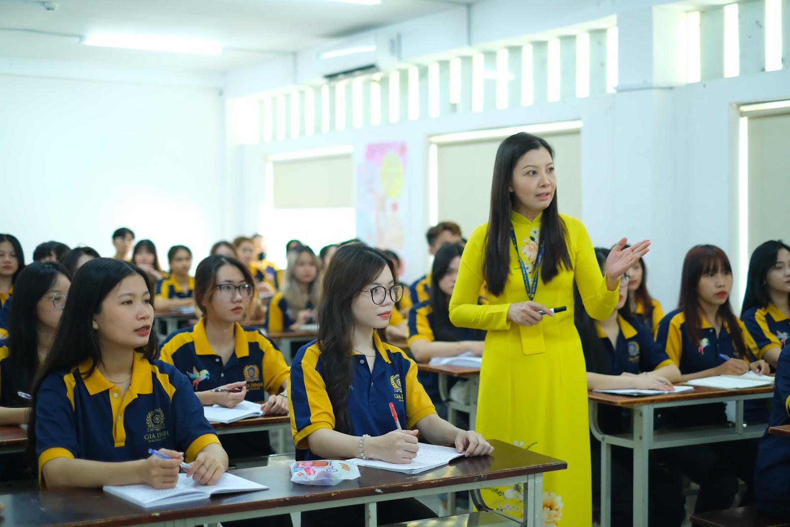 Sinh viên tốt nghiệp đại học