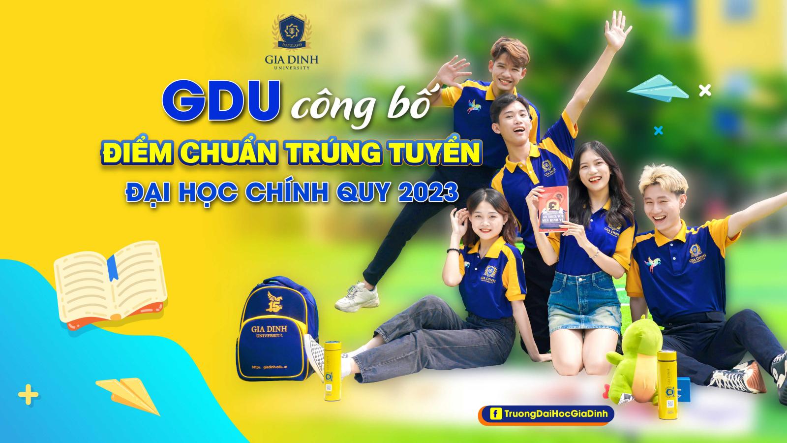 Sinh viên tra cứu thông tin trường đại học để chọn chương trình học phù hợp