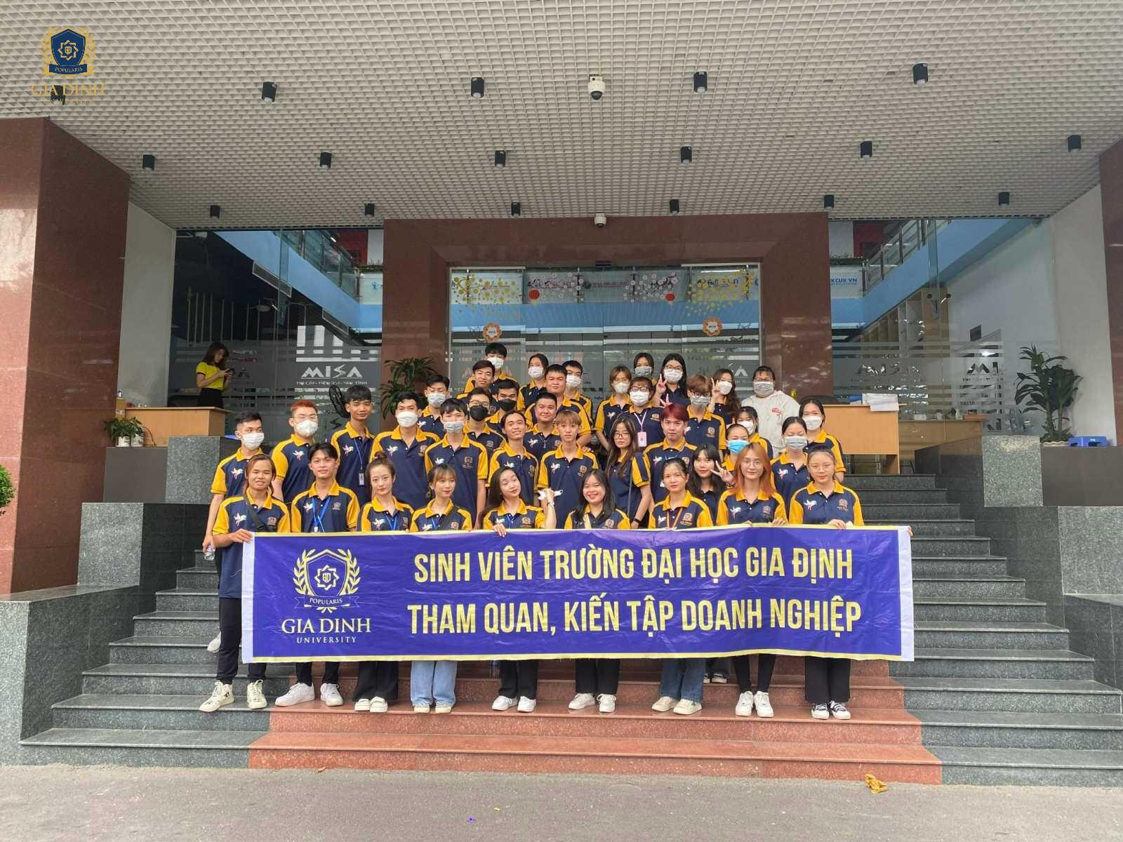 So sánh học phí các chương trình đặc thù tại GDU