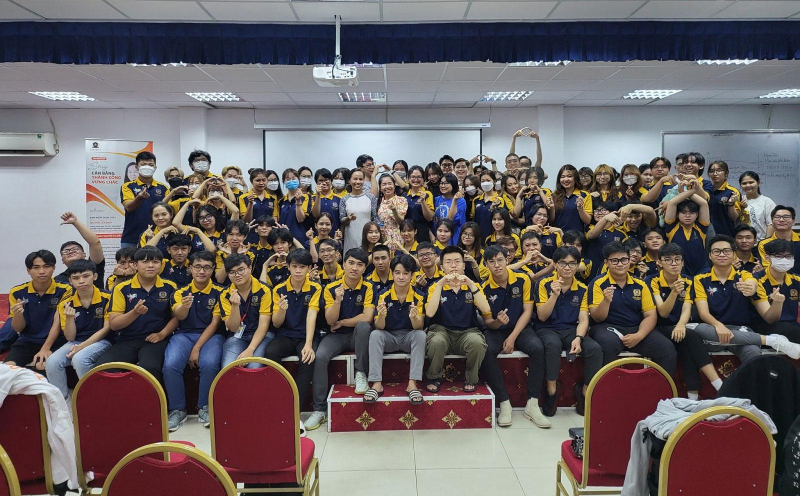 Tải đề án tuyển sinh giúp hiểu rõ mục tiêu, chương trình học, và cơ hội nghề nghiệp của ngành.