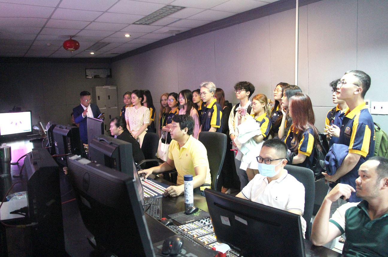 Truyền thông tuyển sinh: Xác định đối tượng mục tiêu, lựa chọn kênh truyền thông và tạo nội dung hấp dẫn