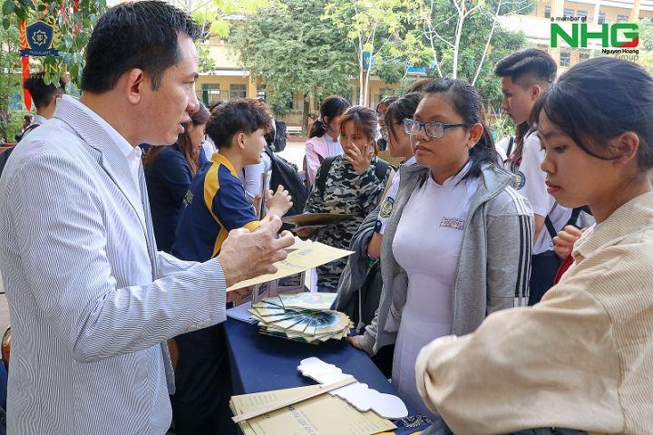 Tư vấn tuyển sinh trực tiếp Đại học Gia Định hỗ trợ giải đáp thắc mắc